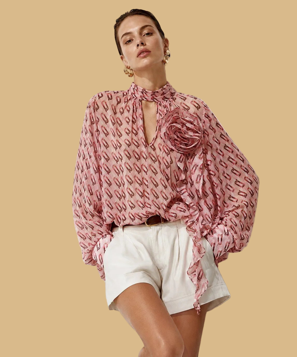Statement-Bluse mit 3D-Blume 🌸